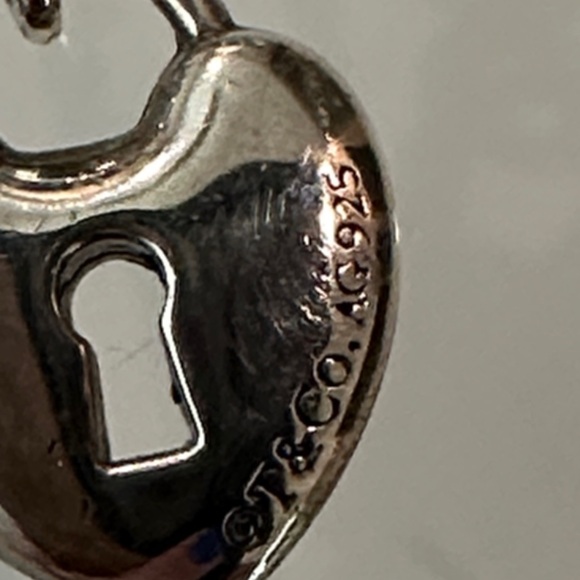 Red Heart Lock Pendant Necklace - Picture 9 of 10